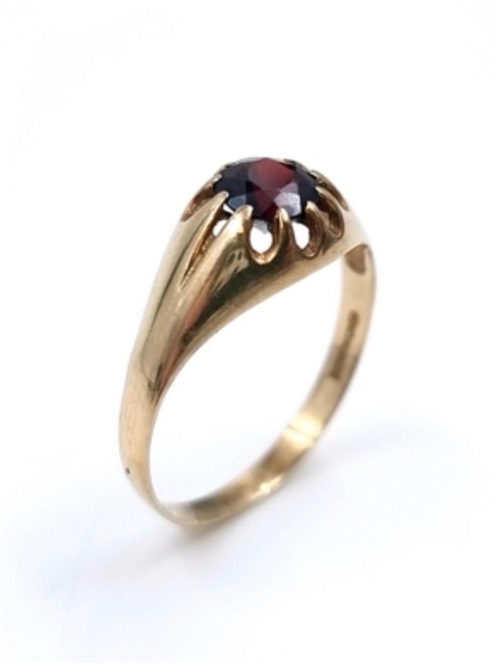 14 k - and 1/20 carat VTG Garnet Ring - size 7